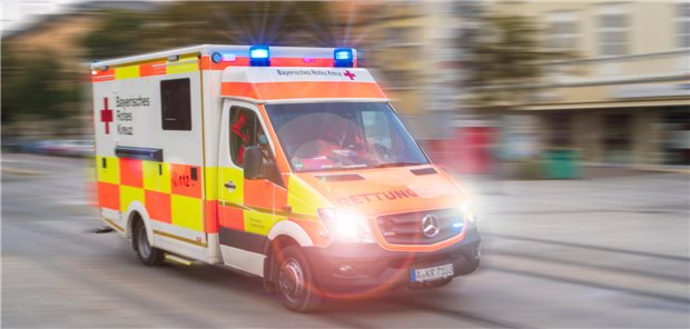 Semaglutid führt zu weniger und kürzeren Krankenhausaufenthalten Krankenwagen mit Blaulicht