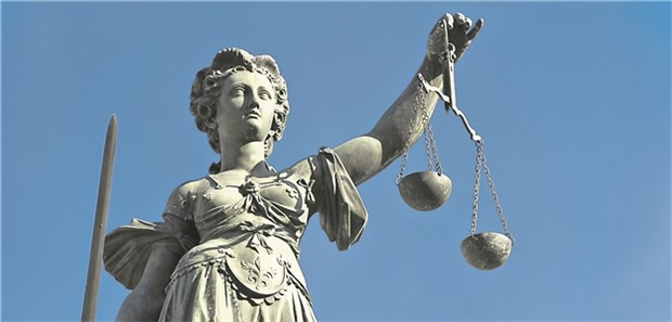 Auch mit Gesetz ist noch Luft nach oben Vor Gericht: Die Beweislast für einen Fehler trägt der Patient.