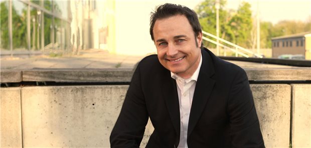 „Ich würde nicht sagen, Kritik am Sparen ist das Gejammere von Lobbyisten“ Der Gesundheitswissenschaftler Professor Nils Bandelow lächelt in die Kamera.