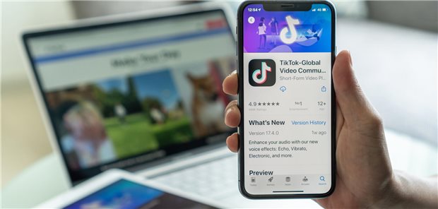 Wie Social Media elterliche Entscheidungen prägt Download-Informationen für das soziale Netzwerk Tik Tok, eine globalen Video-Community in der kurze Videoclips hochgeladen und geteilt werden.
