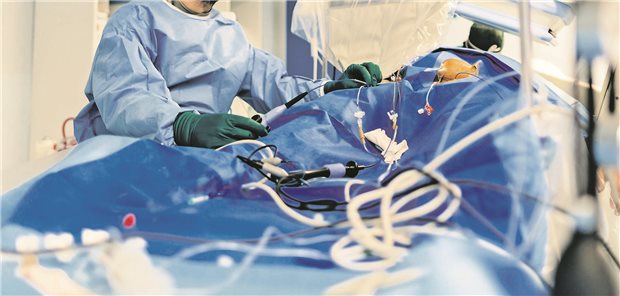 Kirchhof: „Auch alte Menschen mit Vorhofflimmern können von einer Ablation profitieren“ Im OP bei einer Ablation