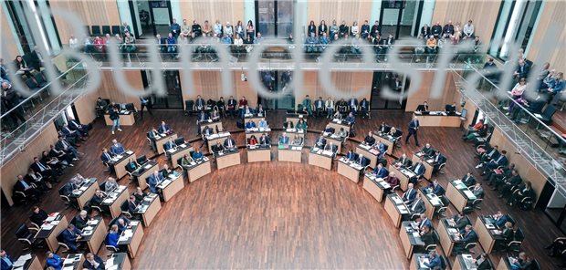 Klinik-Reform: Ländermehrheit empfiehlt ein Ja mit vielen Einschränkungen Das Foto zeigt einen Blick in den Plenarbereich des Bundesrats.
