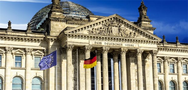Plädoyer für einen „Volks-Präsidenten“ mit Elan für echte gesundheitliche Prävention Blick auf das Reichstagsgebäude in Berlin.