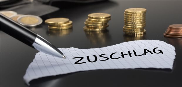 Ambulante Operation bei Kindern wird jetzt mit 60-Prozent-Zuschlag honoriert Das Wort „Zuschlag“ steht auf einem Zettel