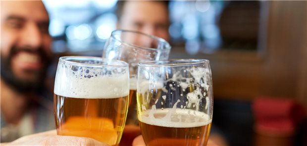 Deutschland weist große Lücken im Gesundheitsschutz auf Auch in der Kategorie Alkoholkonsum ist Deutschland Schlusslicht. Auffällig ist dabei vor allem die nahezu permanente Verfügbarkeit alkoholischer Getränke.