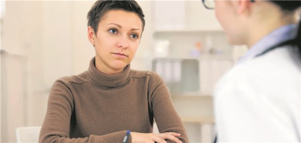 Wie die hausärztliche Nachsorge onkologischer Patienten gelingen kann Arzt-Patienten-Gespräch