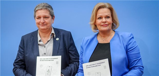 BSI-Präsidentin Claudia Plattner (l.) und Bundesinnenministerin Nancy Faeser (SPD) stellten am Dienstag in Berlin den BSI-Lageberichts 2024 vor.