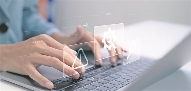 Bundestag debattiert Digitalgesetz: „Richtig und überfällig“ oder doch ein „Wolf im Schafspelz“? Das Bild zeigt ein Notebook, auf dem ein Arzt tippt.