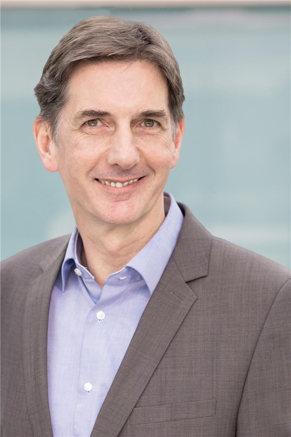 Blankoverordnung: Bedarfsgerechtere Versorgung oder Freibrief für Mehrausgaben? Bernd Faehrmann, Leiter des Referates Heil- und Hilfsmittel im AOK-Bundesverband
