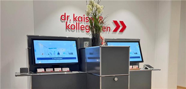 Self-Check-in für Patienten: Wieso ein MVZ ganz aufs Anmeldepersonal verzichtet Selbstanmeldungsterminals im MVZ Dr. Kaiser und Kollegen in Regensburg