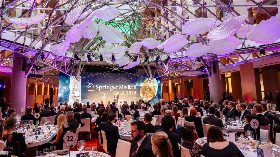 Blick ins Axica in Berlin - zur Gala gehört natürlich ein Dinner.