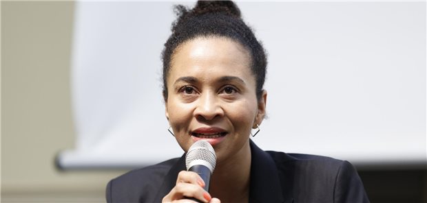 gematik-Geschäftsführerin Brenya Adjei: „Ohne funktionierendes Wlan keine Innovationen“ Brenya Adjei auf dem Eröffnungs-Panel beim Gesundheitsnetzwerker-Kongress: Die gematik-Geschäftsführerin setzt auf starke Digitalisierung im Gesundheitswesen.