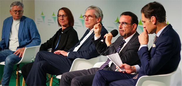 GKV-Reform: Zwischen Sparzwang und Strukturreform CSU-Fraktionsvorsitzender Klaus Holetschek (2.v.r.) fand auf dem Europäischen Gesundheitskongress klare Worte.