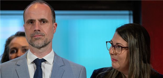 Clemens Hoch soll erneut Gesundheitsminister in Rheinland-Pfalz werden Clemens Hoch, designierter Minister für Wissenschaft, Weiterbildung und Gesundheit in Rheinland-Pfalz, und die künftige Staatssekretärin Tamara Müller bei der Vorstellung der SPD-Regierungsmitglieder am Montag in Mainz.