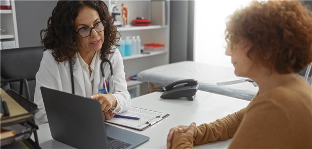 Beratungsfall Patientenverfügung – worauf es ankommt Beratung Ärztin und Patientin