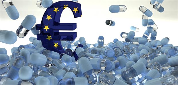 Nutzenbewertung neuer Arzneimittel: Plant das BMG ein Update oder einen Systembruch? Das Foto zeigt ein Euro-Symbol inmitten von Pillen.