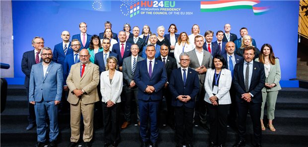 Das Familienfoto durfte am Donnerstag in Budapest beim inoffiziellen Treffen der Gesundheitsminister, so hieß die Veranstaltung unter ungarischer Ratspräsidentschaft, nicht fehlen.