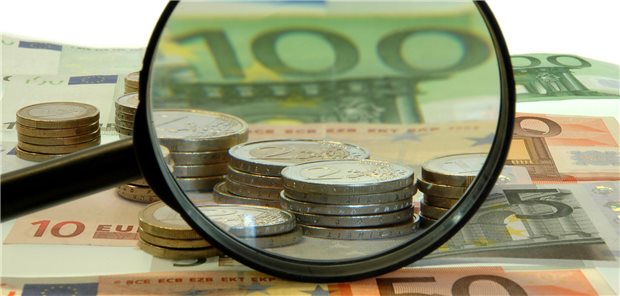 Eine Hälfte aller Vollzeitkräfte verdient weniger als 54.000 Euro – die andere mehr Das Statistische Bundesamt hat frische Zahlen zu den mittleren Jahreseinkommen veröffentlicht.