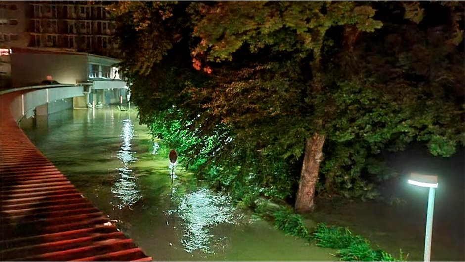 Das gesamte Klinikgelände stand unter Wasser.