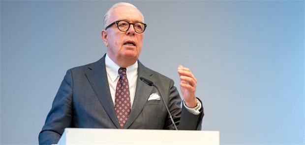 Hartmannbund-Vorsitzender Reinhardt: Müssen Zugang zum System intelligent strukturieren Hartmannbund-Vorsitzende Dr. Klaus Reinhardt bei einer Rede.