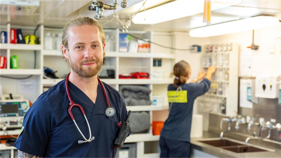 Das medizinische Team versorgt Notfälle, hat aber auch mit viel hausärztlichen A...