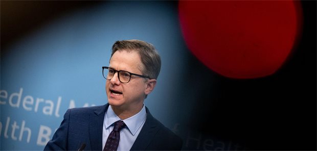 „Entwicklung gestoppt“: BMG legt durchschnittlichen Zusatzbeitragssatz auf 2,9 Prozent fest Bundesminister für Gesundheit, gibt nach der konstituierenden Sitzung der Pflegestrukturkommission im Bundesministerium für Gesundheit ein Statement.