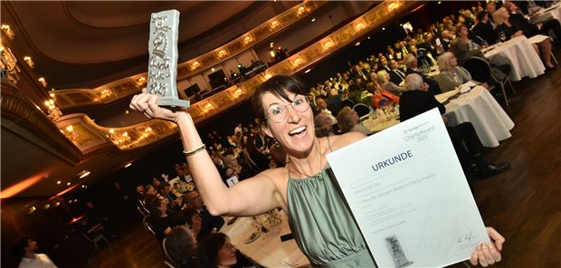 Preisträger des Springer Medizin Charity Awards feierlich gekürt Prof. Dr. Susanne Kobel freut sich über die Auszeichnung.