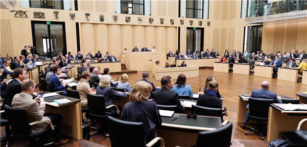 Bundesrat billigt Gesetze zur Lebendorganspende und zur Kenntnisprüfung ausländischer Ärzte Das Foto zeigt das Plenum des Bundesrats bei seiner Sitzung am 8. Mai.