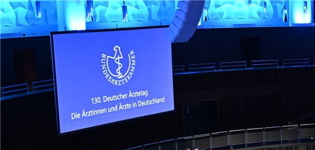 Nach Berichten über sexuelle Belästigung beim Ärztetag: Was Kammern und Verbände jetzt anstoßen woll Ein Monitor beim Ärztetag.