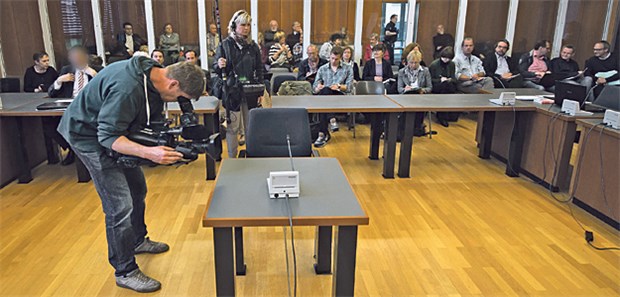 Transplantationsskandal hat Nachspiel für Patientin Der Prozess am Göttinger Landgericht – im Bild der Sitzungssaal am Tag des Plädoyers der Anklage Ende April – brachte die Organspende in erheblichen Misskredit.