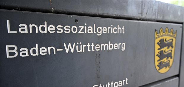 Urteil: Vollkostenerstattung der TI war gesetzlich nie beabsichtigt Der Schriftzug „Landessozialgericht Baden-Württemberg“ am Eingang des Gerichts angebracht.