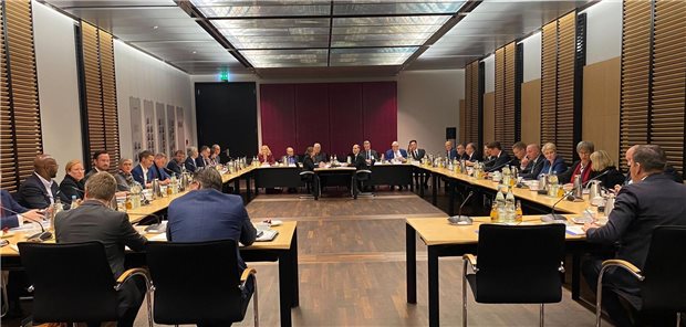 Erleichterung wegen Einigung zum kleinen GKV-Sparpaket – aber auch viel Kritik Der Vermittlungsausschuss kam am Mittwochabend zusammen, um eine Einigung über das kleine Sparpaket zugunsten der GKV herbeizuführen.