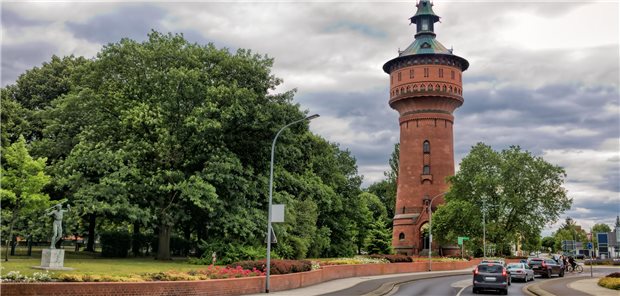 Die Zukunft der Versorgung liegt in starken Gesundheitsregionen Der alte Wasserturm gilt als Wahrzeichen von Forst. Nach den Vorstellungen von Britta Müller soll die Kreisstadt im brandenburgischen Spree-Neiße auch ein starker Standort der Gesundheitsregion Lausitz werden.