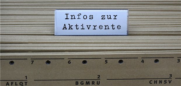 Aktivrente 2026: Was Ärztinnen und Ärzte wissen müssen Ordner mit der Registerkarte "Infos zur Aktivrente"