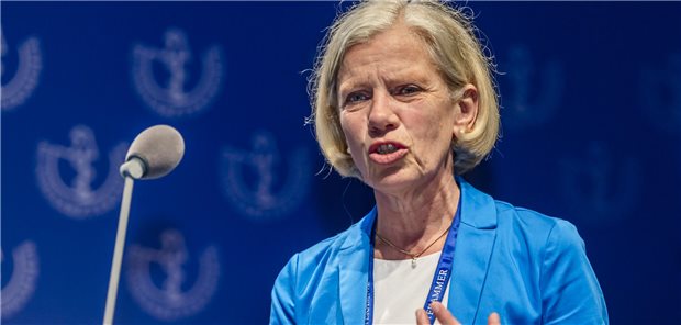 Frau Neumann-Grutzek: Ist die Krankenhausreform eine Enttäuschung? Die Arbeitsverdichtung in den Kliniken werde mit der Krankenhausreform nicht angegangen, warnt Christine Neumann-Grutzeck, Präsidentin des Bundesverbands Deutscher Internisten (BDI).