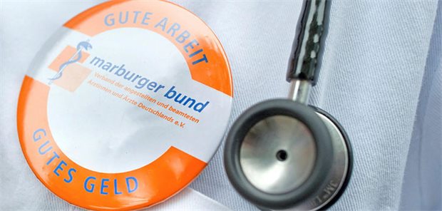 Urteil: Ärzte mit „beschränkter Erlaubnis“ sind schon Ärzte Die Mitgliedschaft in einer Gewerkschaft kann sich lohnen – vor allem für Ärzte, die noch auf ihre Approbation warten.