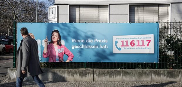 Knatsch mit der Ministerin? KVen wollen Regierungsentwurf nicht mittragen Die Notfallnummer soll mehr leisten, heißt es in einem Gesetzentwurf der Regierung. Die KVen sehen sich nicht ausreichend in die Planungen eingebunden.