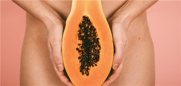 Due to its shape, size and texture, papaya is ideal as a uterus model.