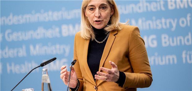 Wie Gesundheitsministerin Warken die Primärversorgung digital beflügeln will Bundesgesundheitsministerin Nina Warken bei einer Pressekonferenz