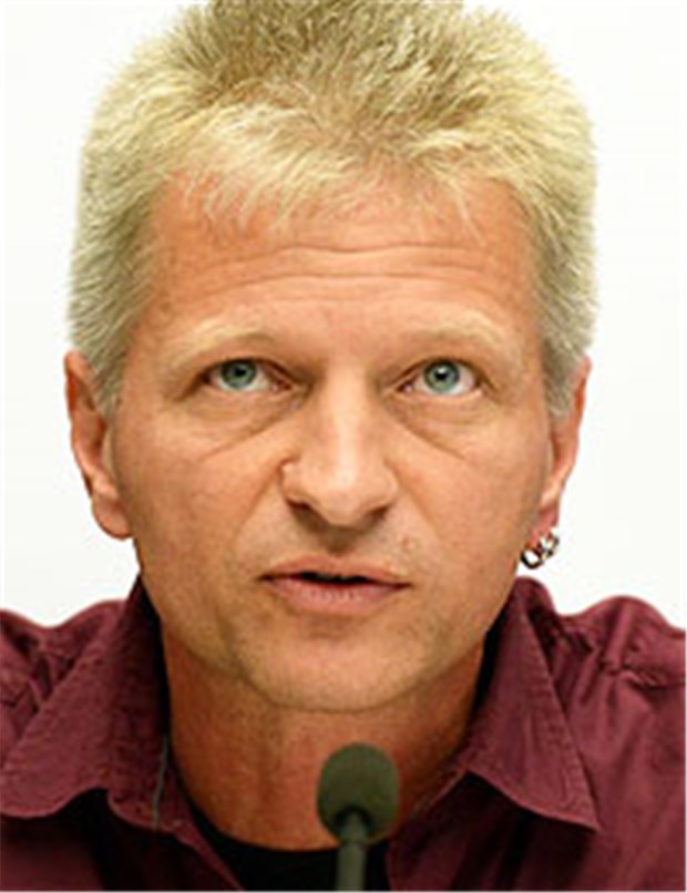 Kranke wurden gezielt angegriffen Dr. Frank Dörner ist Geschäftsführer der deutschen Sektion von Ärzte ohne Grenzen. Der Hamburger Allgemeinmediziner arbeitet seit 1998 für die Organisation.