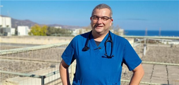 Dr. Petrakis’ Weg von Kreta an die Saar – und wieder zurück Dr. Giannis Petrakis hat während der griechischen Finanzkrise das deutsche Gesundheitssystem kennen und schätzen gelernt.