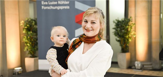 Tübinger Ärztin treibt Neugeborenenscreening für seltene Krankheit MLD voran Dr. Lucia Laugwitz wirkt maßgeblich am Aufbau eines bundesweit einzigartigen Neugeborenenscreenings auf Metachromatische Leukodystrophie (MLD) mit. Dafür wurde sie im Frühsommer ausgezeichnet.