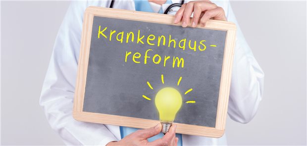 Tafel mit der Aufschrift &quot;Krankenhausreform&quot;