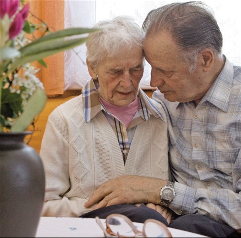 Pflege Alzheimer Kranker Macht Angehörige Selbst Krank 