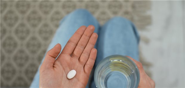 Schwangerschaftsabbrüche in der Hausarztpraxis: Möglichkeiten, Grenzen und Verantwortung Ein medikamentöser Schwangerschaftsabbruch kann auch von Hausärztinnen und Hausärzten durchgeführt werden.