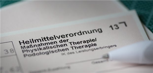 Trotz Reform: Ärztinnen und Ärzte kritisieren weiterhin hohe Bürokratie bei der Heilmittelverordnung Formular für eine Heilmittelverordnung.