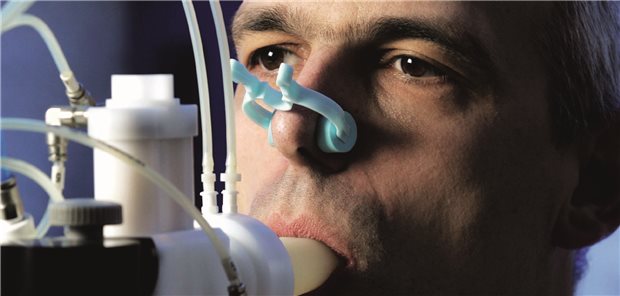 Neues Vorgehen bei COPD: Proaktiv statt reaktiv! Spirometrie bei einem Mann.