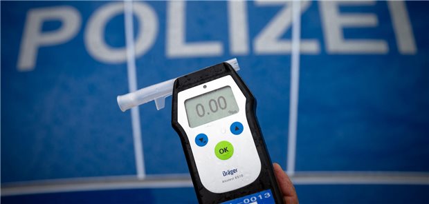 Eine Null-Promillegrenze für Alkohol sowie einen Grenzwert von 0,0 Nanogramm des Wirkstoffs THC für Autofahrer, fordert der niedersächsische Gesundheitsminister Andreas Philippi-