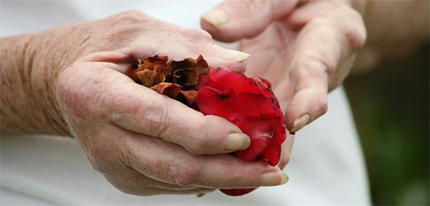 Physikalische Therapie punktet Eine physikalische Therapie senkt oft die nötigen Schmerzmitteldosen für Rheuma-Patienten.