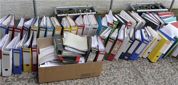 Krasser Fall von Leichtsinn: Praxis im Saarland entsorgte Patientendaten im Müll Akten auf der Straße